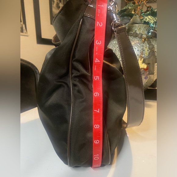 Gucci dark brown nylon and patent leather bag from the bamboo collection. - Picture 6 of 14